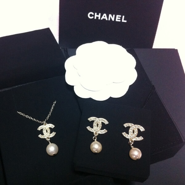 シャネル ネックレス 偽物CHANEL きらきらCC＆パール ネックレス