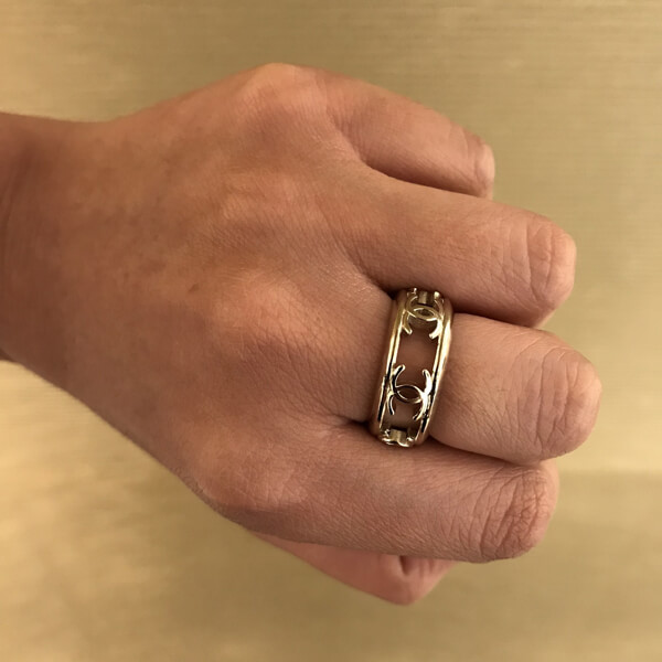 シャネル 指輪 偽物 CHANEL BLUE BLIZZARO OPEN WORK RING