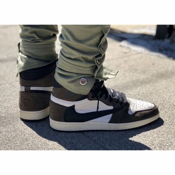 ナイキ エアージョーダン スニーカー コピー NIKE Jordan 1 Retro High Travis Scott ジョーダン 1 レトロ