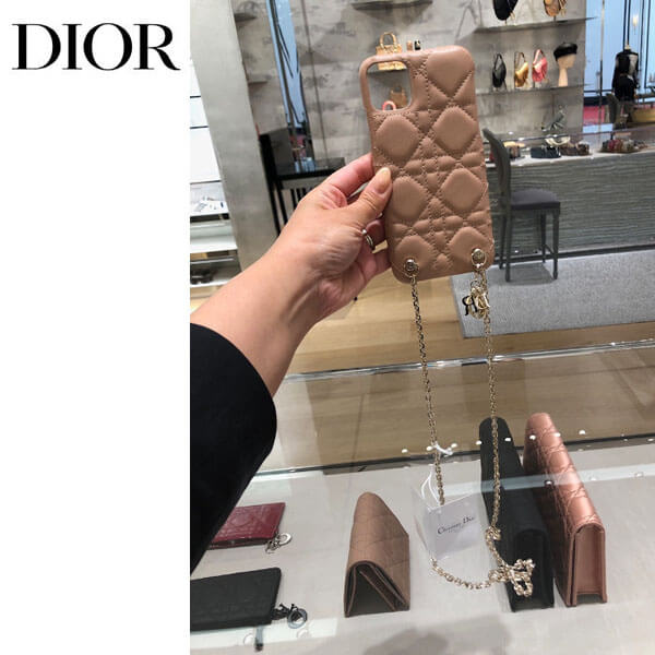 【入手困難】DIOR ディオール iphoneケース 偽物 LADY DIOR iPhoneケース チェーン付き S0742ONMJ_M59P