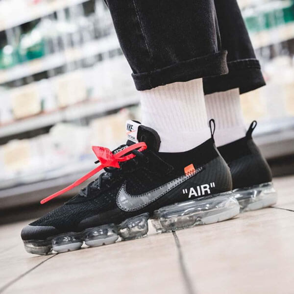 オフ ホワイト ナイキ エアマックス スニーカー コピー ナイキ ランニングシューズ 大人気★数量限定【OFF-WHITE X NIKE】AIR VAPORMAX FLYKNIT AA3831-001