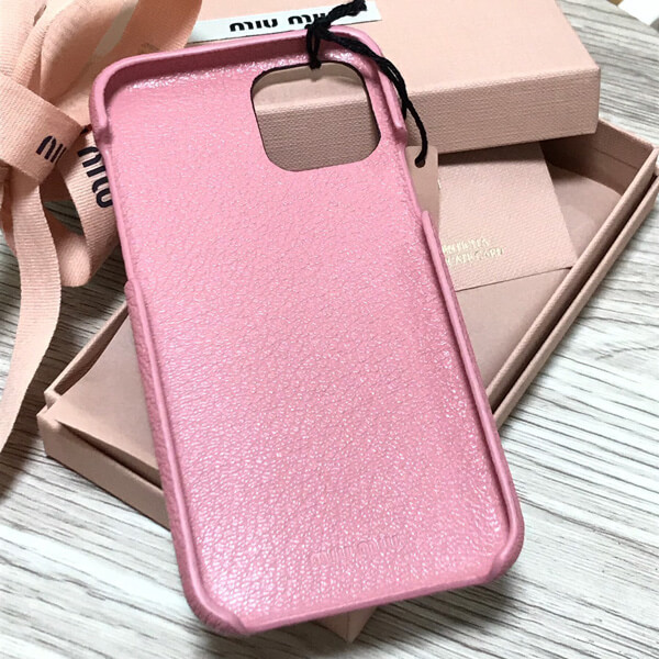 miumiu iphoneケース コピー マドラスレザー iPhone11 Proケース ちょこんと乗せられたクリスタルバンカーリングがカワイイ