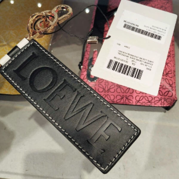 【LOEWE】ロエベ キーホルダー コピー バイカラーロゴ レザー モノトーン 111.28.100