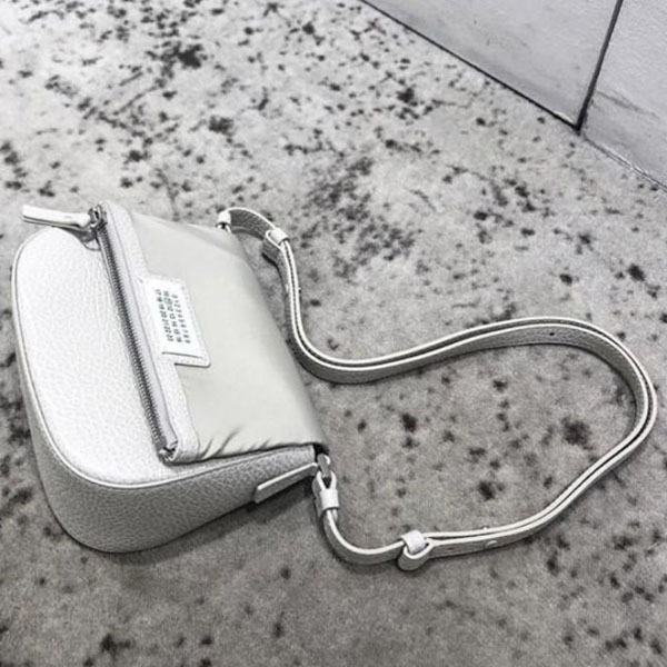 メゾンマルジェラ バッグ コピー『Maison Margiela』カレンダーロゴショルダーバッグ S56WF0151P0396H7735