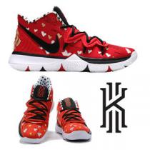 入手困難！NIKE SneakerRoom x Kyrie 偽物5 'I Love You Mom' CU0677 600、CU0677 100