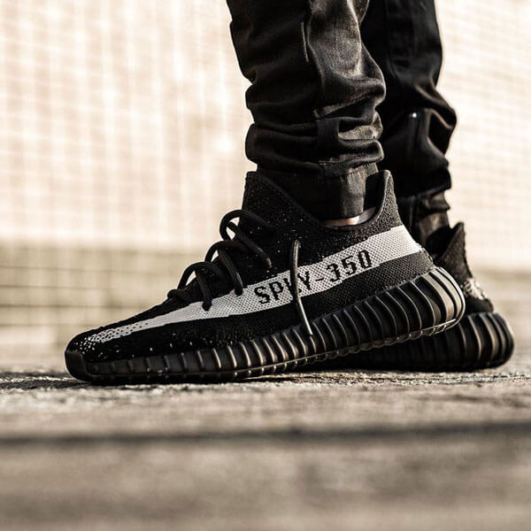 アディダス イージー Yeezy Boost 偽物 350 V2 Core Black White BY1604