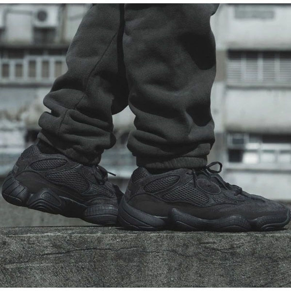 人気話題！アディダス 靴 偽物【adidas x Kanye West】 Yeezy 500 Utility Black F36640