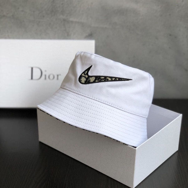 ナイキ ディオール キャップ Dior  偽物 Jordan Wings Bucket Hat 超激レア Air Dior