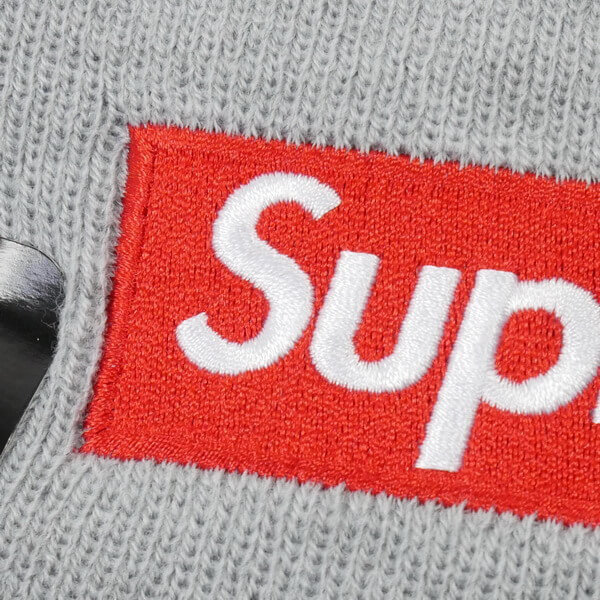 supreme ニット 帽 偽物  New Era Box Logo ロゴビーニー グレー (ステッカー付き)