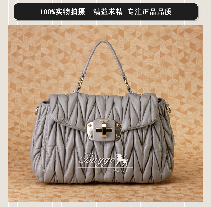 ミュウミュウ スーパーコピーMIUMIU/ミュウミュウ 2012年春夏MATELASSEストラップ付きハンドバッグ RN0666 N88 002