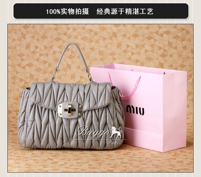 ミュウミュウ スーパーコピーMIUMIU/ミュウミュウ 2012年春夏MATELASSEストラップ付きハンドバッグ RN0666 N88 002