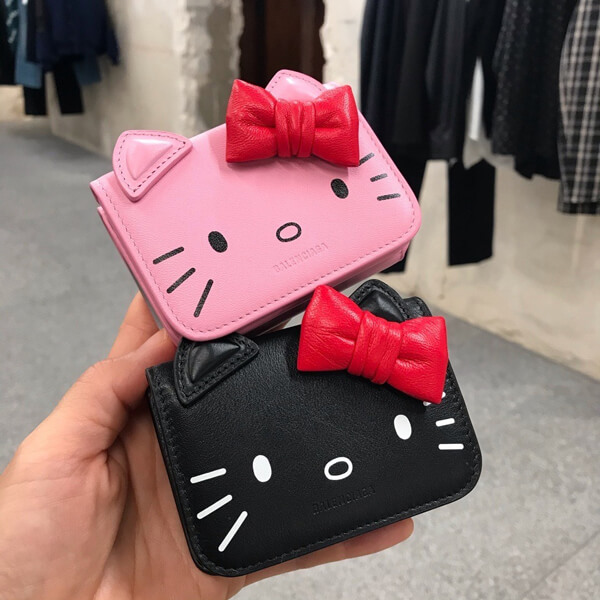 【2020春夏新作コレクション】BALENCIAGA×HELLO KITTY バレンシアガ財布コピー ハローキティモチーフ ミニウォレット【限定品】6190171CBQ35616