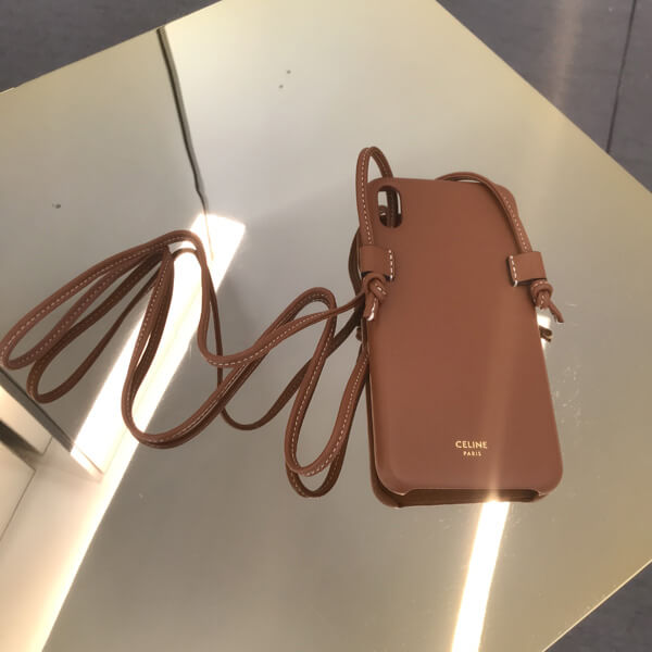 セリーヌ iphoneケース コピー CELINE ストラップ付きラムスキン iPhone XS MAXケース