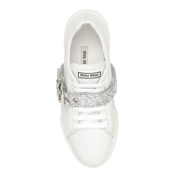 miumiu スニーカー コピー 厚底 sneaker with glitter strap タンにラバーロゴ