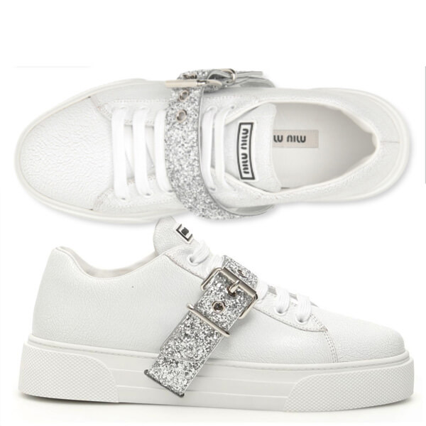 miumiu スニーカー コピー 厚底 sneaker with glitter strap タンにラバーロゴ