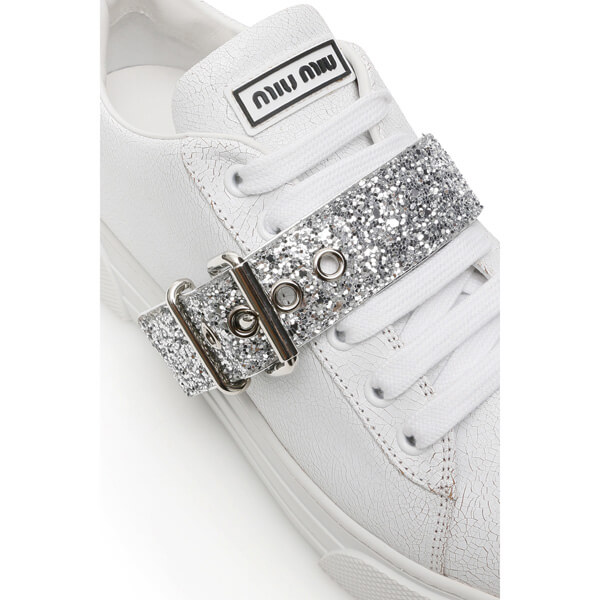 miumiu スニーカー コピー 厚底 sneaker with glitter strap タンにラバーロゴ