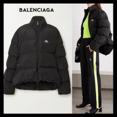 BALENCIAGAバレンシアガダウンジャケット偽物